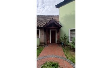 CASA 4 AMBIENTES CON PISCINA