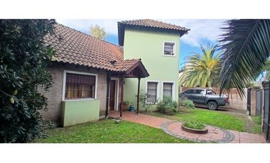 CASA 4 AMBIENTES CON PISCINA