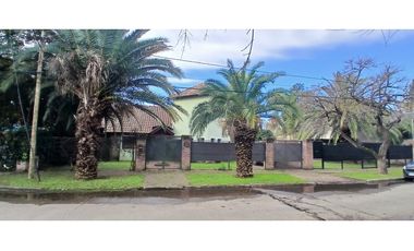 CASA 4 AMBIENTES CON PISCINA