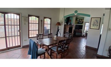 CASA 4 AMBIENTES CON PISCINA