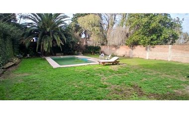 CASA 4 AMBIENTES CON PISCINA