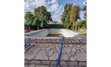 Venta casa con galpón. Zona céntrica. Luján
