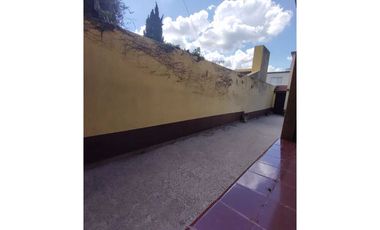 Venta casa con galpón. Zona céntrica. Luján