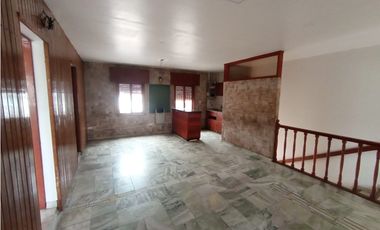 ALQUILO - DEPARTAMENTO PLANTA ALTA - 3 DORMITORIOS - BARRIO IPONA