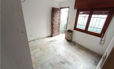 ALQUILO - DEPARTAMENTO PLANTA ALTA - 3 DORMITORIOS - BARRIO IPONA