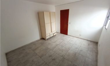 ALQUILO - DEPARTAMENTO PLANTA ALTA - 3 DORMITORIOS - BARRIO IPONA