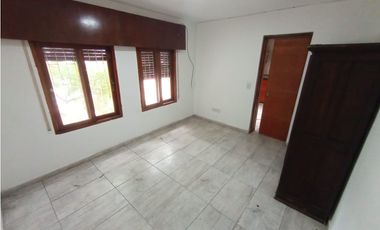 ALQUILO - DEPARTAMENTO PLANTA ALTA - 3 DORMITORIOS - BARRIO IPONA