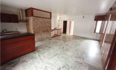 ALQUILO - DEPARTAMENTO PLANTA ALTA - 3 DORMITORIOS - BARRIO IPONA