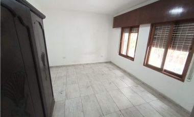 ALQUILO - DEPARTAMENTO PLANTA ALTA - 3 DORMITORIOS - BARRIO IPONA