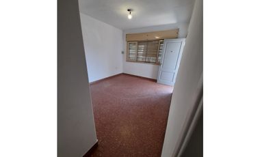 CHALET EN PH AL FRENTE EN ALQUILER. ITUZAINGO NORTE