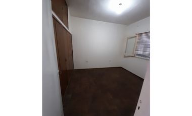 CHALET EN PH AL FRENTE EN ALQUILER. ITUZAINGO NORTE