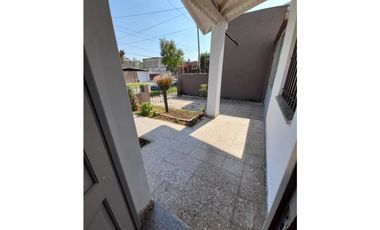 CHALET EN PH AL FRENTE EN ALQUILER. ITUZAINGO NORTE