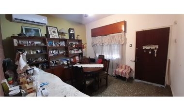 EXCELENTE CASA AMERICANA A METROS CALLE BARCALA. EN VENTA