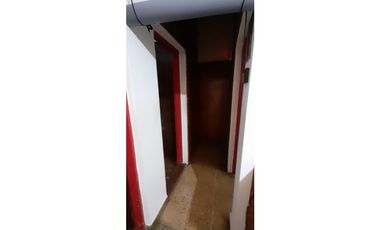 EXCELENTE CASA AMERICANA A METROS CALLE BARCALA. EN VENTA