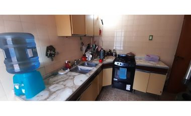 EXCELENTE CASA AMERICANA A METROS CALLE BARCALA. EN VENTA