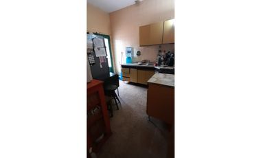 EXCELENTE CASA AMERICANA A METROS CALLE BARCALA. EN VENTA