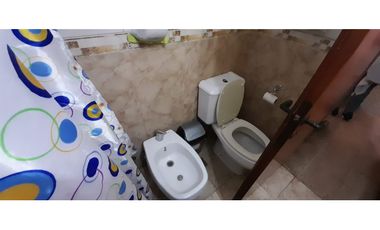 EXCELENTE CASA AMERICANA A METROS CALLE BARCALA. EN VENTA