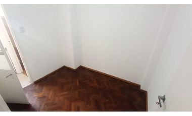 SEMIPISO 2 DORMITORIOS + ESCRITORIO - BALCON - 2 BAÑOS - AV. COLON 322