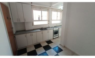 SEMIPISO 2 DORMITORIOS + ESCRITORIO - BALCON - 2 BAÑOS - AV. COLON 322