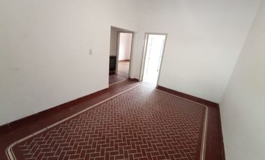VENTA - CASA 2 DORMITORIOS - Bº TALLERES OESTE