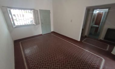 VENTA - CASA 2 DORMITORIOS - Bº TALLERES OESTE