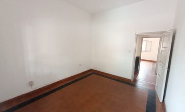 VENTA - CASA 2 DORMITORIOS - Bº TALLERES OESTE