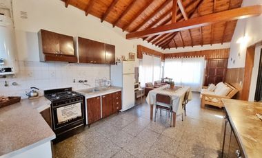 Chalet 3 amb, garage+ Depto 3 amb-NO AP.CREDITO- Calabria y Juramento
