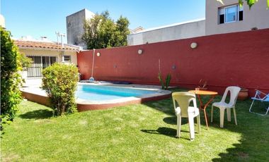 Hermoso chalet en barrio Chauvin con pileta climatizada