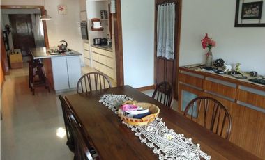 Hermoso chalet en barrio Chauvin con pileta climatizada