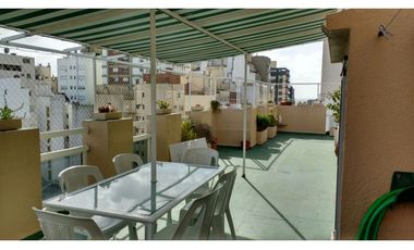 Departamento 4 ambientes tipo penthouse con terraza y parrilla