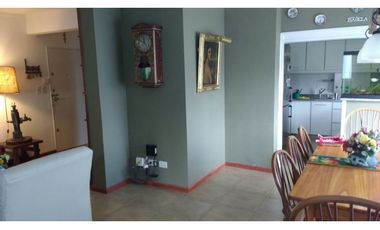 Departamento 4 ambientes tipo penthouse con terraza y parrilla