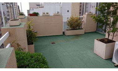 Departamento 4 ambientes tipo penthouse con terraza y parrilla