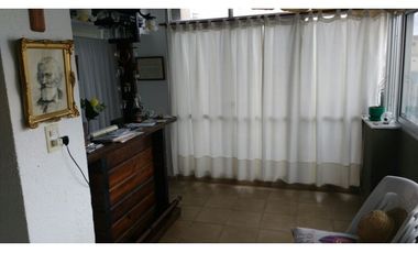 Departamento 4 ambientes tipo penthouse con terraza y parrilla
