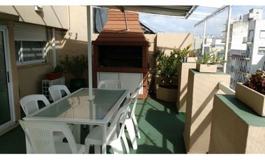 Departamento 4 ambientes tipo penthouse con terraza y parrilla