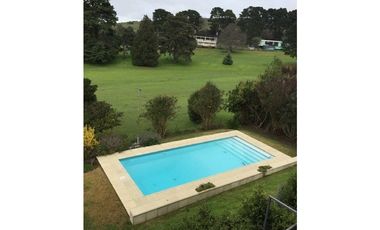 Casa con 4 ambientes vista al golf c/ pileta Sierra de los Padres