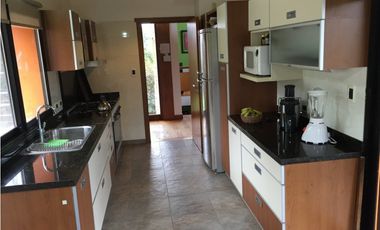 Casa con 4 ambientes vista al golf c/ pileta Sierra de los Padres