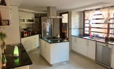 Casa en barrio Los Troncos