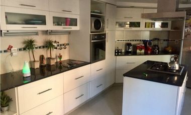 Casa en barrio Los Troncos