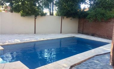 Casa en barrio Los Troncos