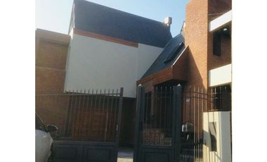 Casa en barrio Los Troncos