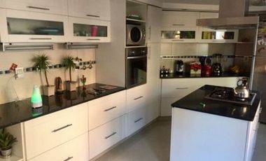 Casa en barrio Los Troncos