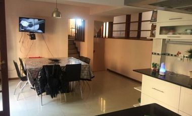 Casa en barrio Los Troncos