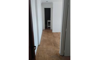 Exclusiva esquina comercial y 6 departamentos en block