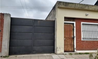 CASA Y LOCAL A LA VENTA EN ASCONAPE AL 1800, PASO DEL REY