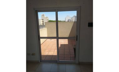 EXCELENTE MONOAMBIENTE en ALQUILER. MORON. A 300 MTS. FFCC SARMIENTO