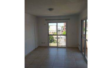 EXCELENTE MONOAMBIENTE en ALQUILER. MORON. A 300 MTS. FFCC SARMIENTO