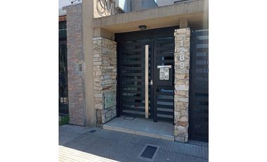 EXCELENTE MONOAMBIENTE en ALQUILER. MORON. A 300 MTS. FFCC SARMIENTO