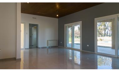 Casa en Venta a estrenar en Club de Campo La Asuncion Luján Buenos Aires