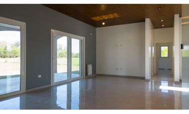 Casa en Venta a estrenar en Club de Campo La Asuncion Luján Buenos Aires