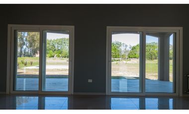 Casa en Venta a estrenar en Club de Campo La Asuncion Luján Buenos Aires
